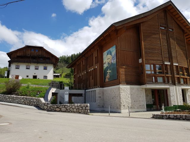 Immagini: Chiesa di Oies